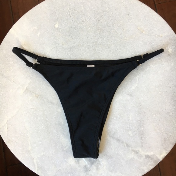 🆕Kiara Black High Cut Bikini - Picture 4 of 8